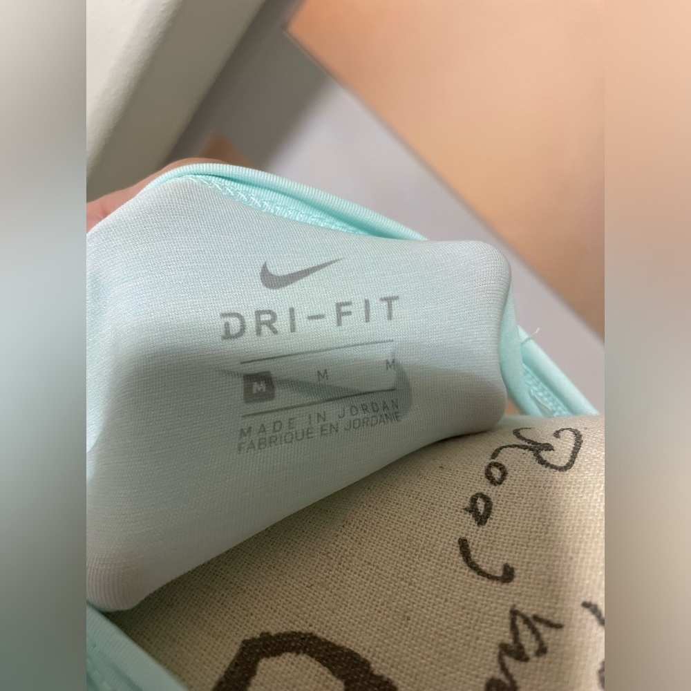 ⭐️ Nike Dri fit woman’s tank SZ medium NWT - Picture 6 of 10